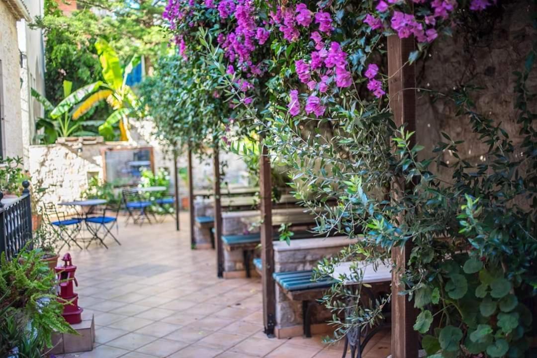 Ntouana Hotel Kalamáta Buitenkant foto