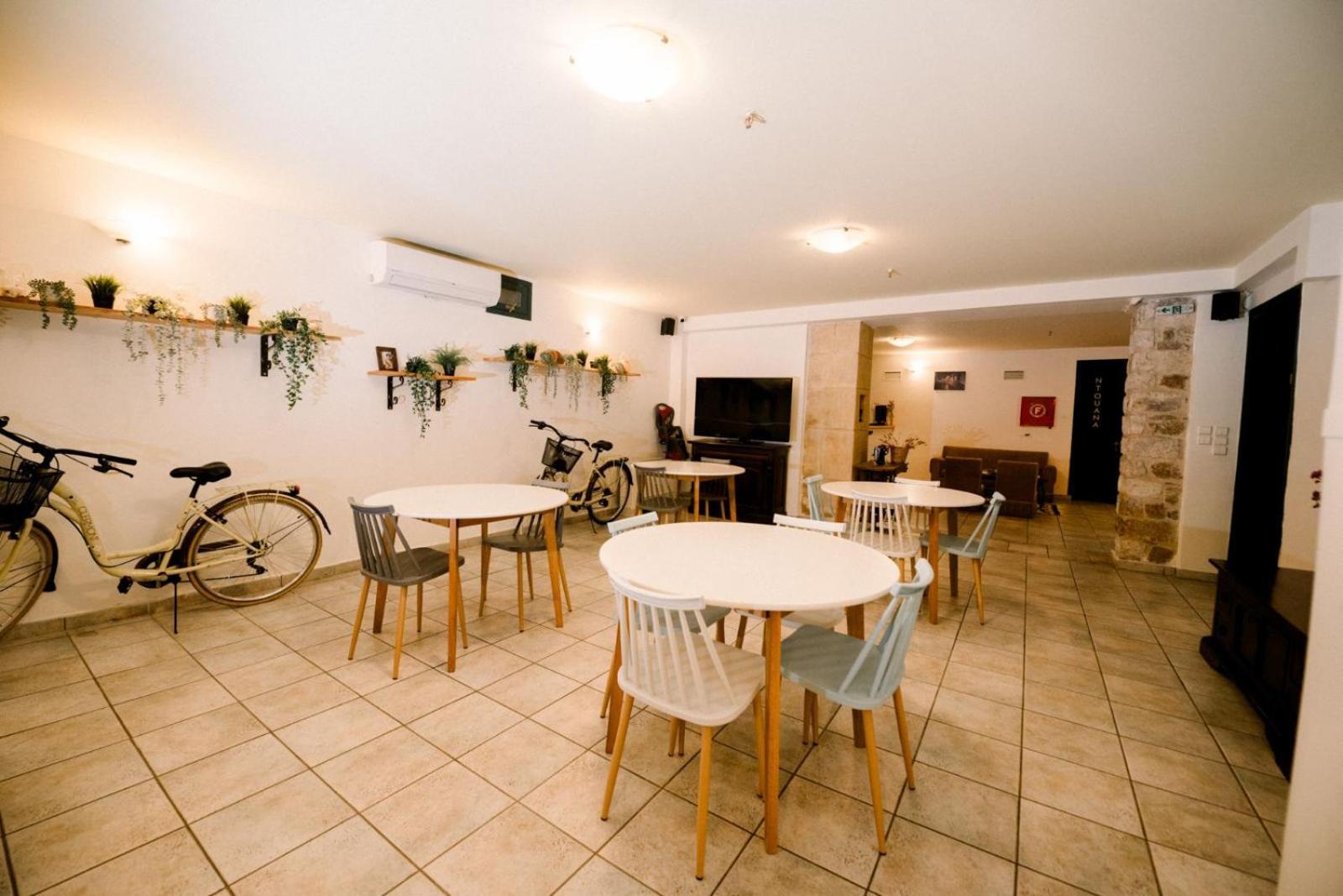Ntouana Hotel Kalamáta Buitenkant foto